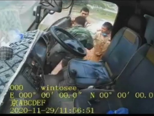 Cảnh sát giao thông đánh tài xế xe tải tại Bắc Giang: Kỷ luật nhiều cán bộ