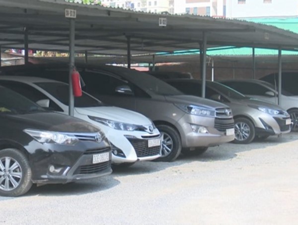 Hàng loạt bãi trông giữ phương tiện không phép ngang nhiên hoạt động tại quận Hoàng Mai