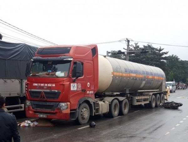 Nam công nhân tử vong thương tâm dưới bánh xe bồn