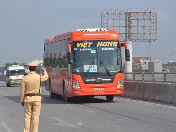 Bảo đảm trật tự, an toàn giao thông gắn với phòng, chống dịch Covid-19 trong dịp Tết 2021