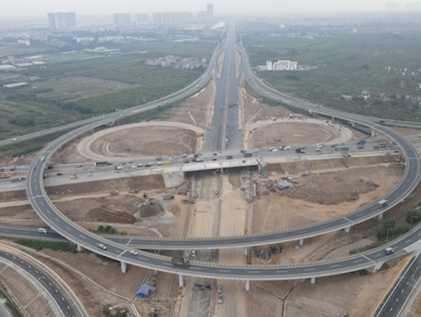 Nút giao Vành đai 3 với cao tốc Hà Nội - Hải Phòng vượt tiến độ 2 tháng