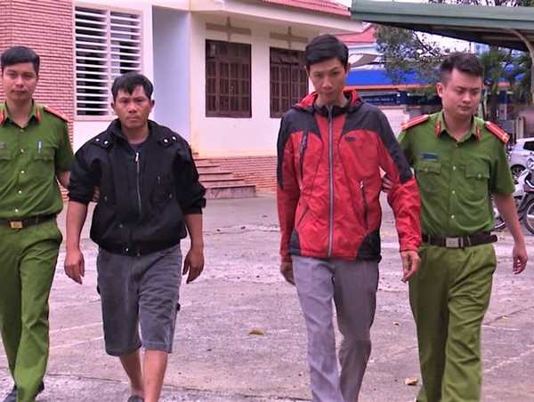 Không chấp hành đo nồng độ cồn tài xế xe máy cắn tay công an