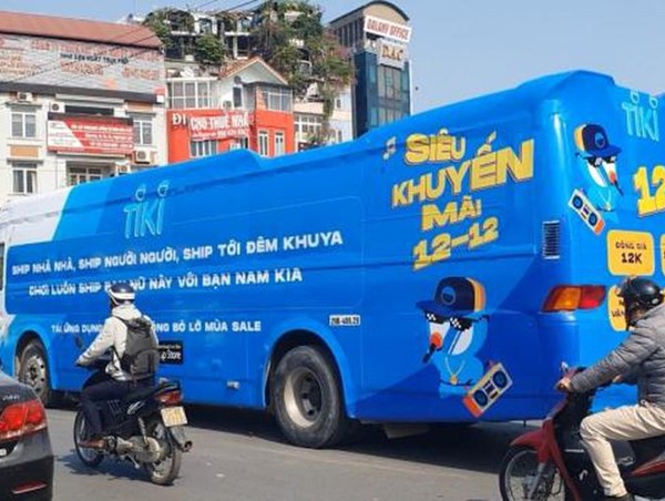 Chấn chỉnh hoạt động quảng cáo bằng xe ô tô tiềm ẩn nguy cơ mất an toàn giao thông