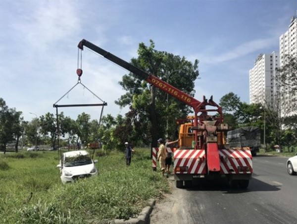 Tai nạn giao thông mới nhất hôm nay 21/12: Mô tô va chạm xe tải trên quốc lộ, một phụ nữ tử vong