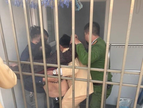 Hải Phòng: CSGT giải cứu cụ bà 83 tuổi khỏi đám cháy