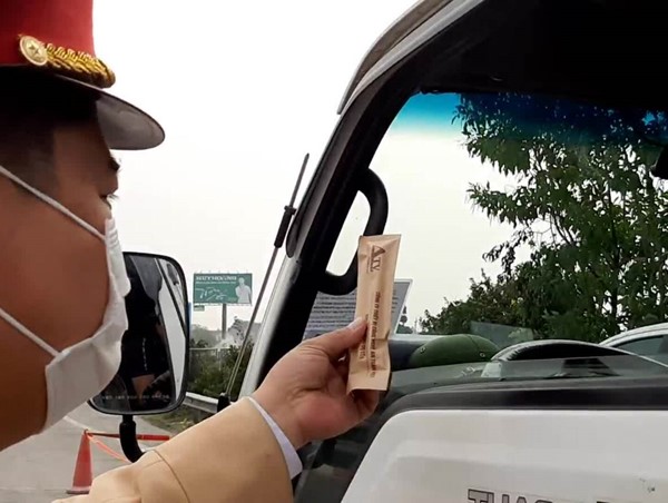 Thí điểm dùng ống thổi nồng độ cồn làm bằng bột gỗ, bột tre