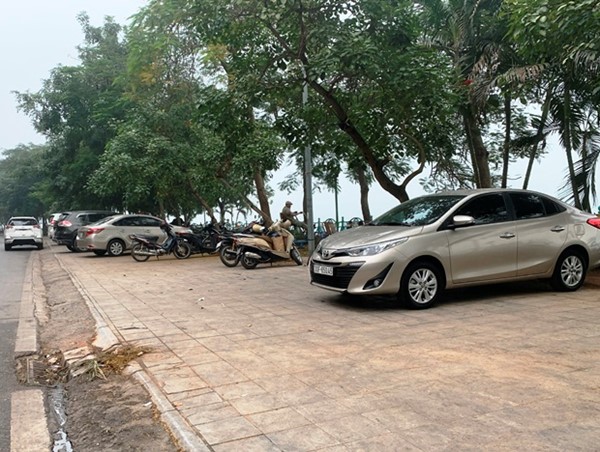 Vi phạm trật tự đô thị bủa vây Hồ Tây, gây cản trở, mất an toàn giao thông