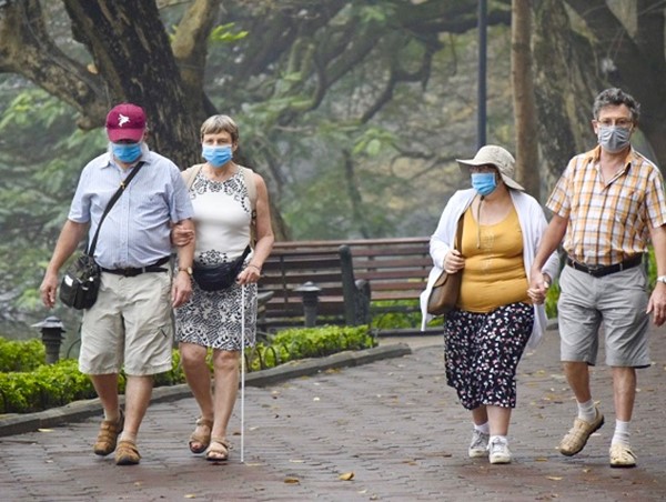 Hà Nội: Yêu cầu bắt buộc đeo khẩu trang tại phố đi bộ, quảng trường