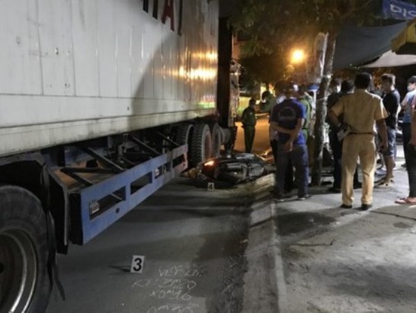 Tai nạn giao thông mới nhất hôm nay 1/1: Bé trai 10 tuổi bị xe container cán tử vong ở TP Hồ Chí Minh