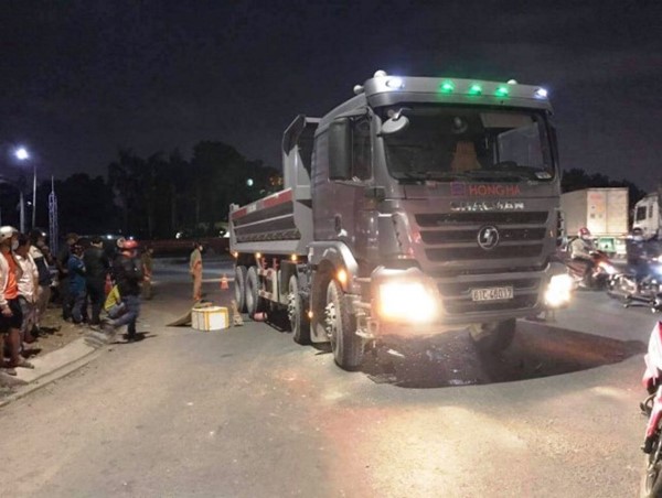 Cô gái trẻ tử vong thương tâm dưới gầm xe ben