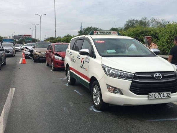Tai nạn liên hoàn trên cao tốc TP Hồ Chí Minh - Long Thành - Dầu Giây
