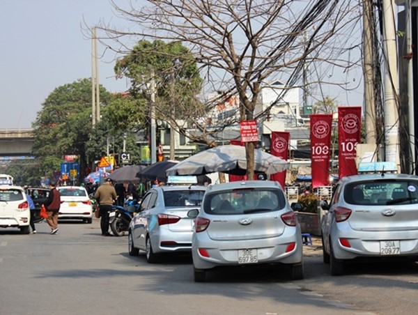 Đầu năm mới 2021 đã tái diễn tình trạng xe khách đón trả khách dọc đường