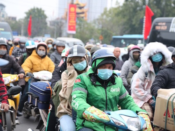 Người dân ùn ùn đổ về Hà Nội sau kỳ nghỉ Tết Dương lịch
