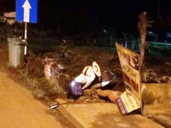 Người đàn ông tử vong cạnh xe máy ven đường
