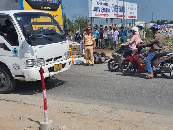 Tai nạn giao thông mới nhất hôm nay 4/1: Va chạm với xe ben chở vật liệu, 1 người chết tại chỗ