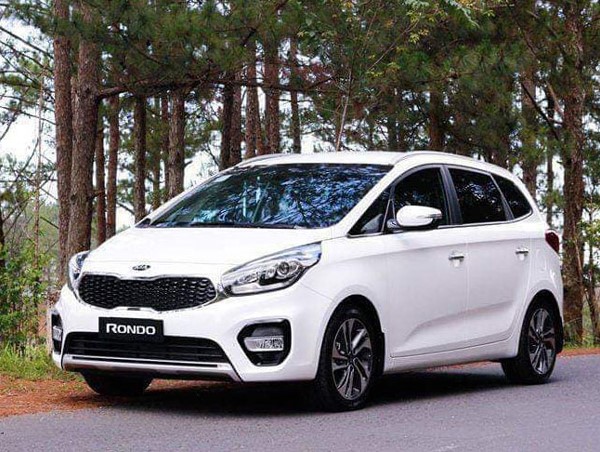 Giá xe ô tô hôm nay 5/1: Kia Rondo thấp nhất 559 triệu đồng