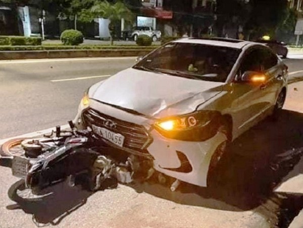 Thanh tra giao thông điều khiển ô tô đi ngược chiều đâm chết người bị khởi tố