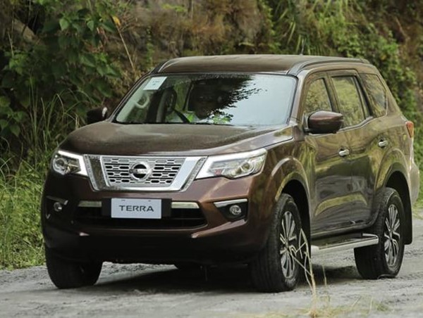 Giá xe ô tô hôm nay 6/1: Nissan Terra dao động từ 899-1.098 triệu đồng