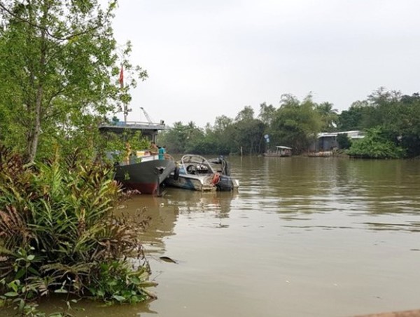 Lật ca nô tuần tra, đại úy cảnh sát mất tích