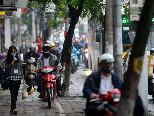 Chuyện đi xe lên vỉa hè ở Hà Nội: Nếu không quyết liệt...