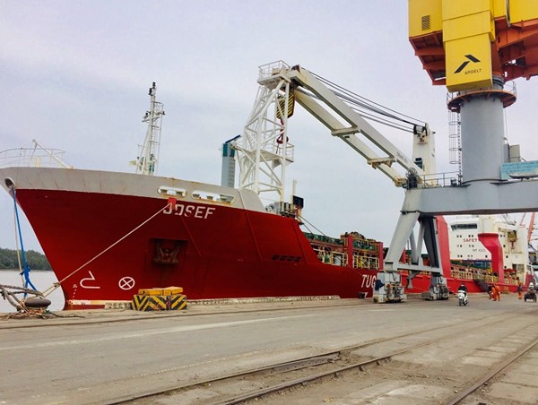 Máy đào hầm ''Táo bạo'' tuyến đường sắt đô thị Nhổn - Ga Hà Nội đã về đến Việt Nam