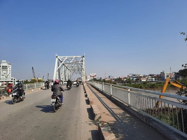 Từ 0 giờ ngày mai (14/1), cấm người và phương tiện lưu thông qua cầu Rào