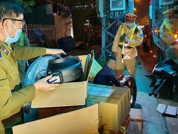 Quảng Nam: Phát hiện xe khách chở 200kg nội tạng không rõ nguồn gốc