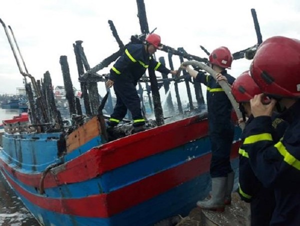 Quảng Ngãi: Cháy tàu cá, thiệt hại gần 4 tỷ đồng