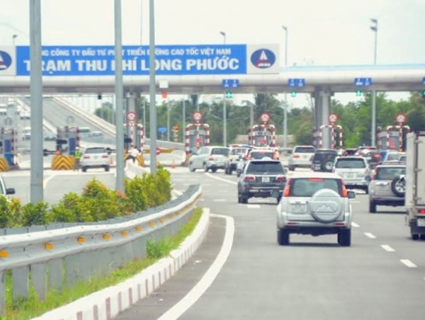 Lái xe đòi trả tiền qua thẻ Etag trên cao tốc TP Hồ Chí Minh - Long Thành - Dầu Giây