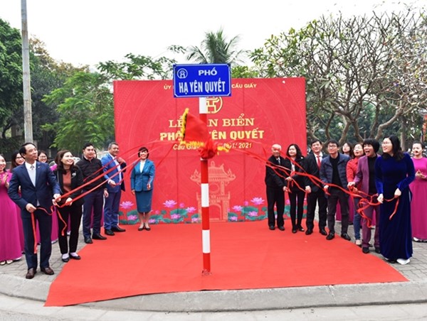 Quận Cầu Giấy gắn biển đặt tên 2 tuyến phố mới