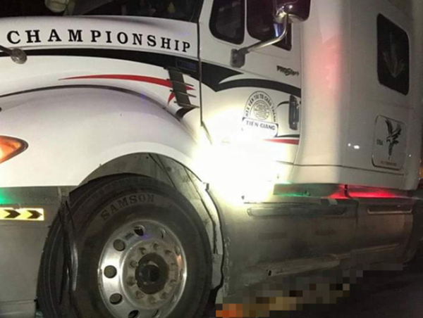 Tai nạn giao thông mới nhất hôm nay 18/1: Xe container kéo thi thể nạn nhân đi gần 60km sau tai nạn