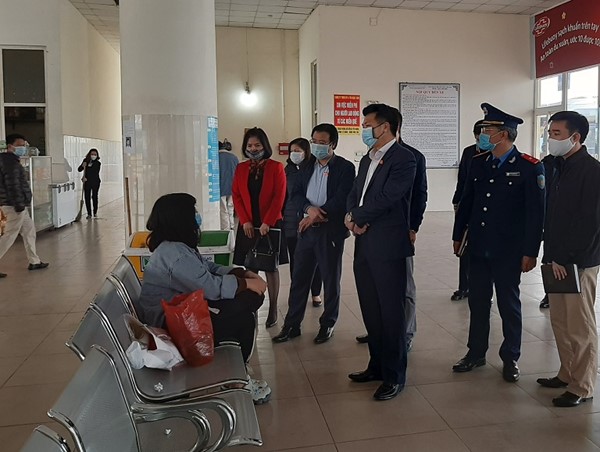 Chấn chỉnh ngay việc quản lý phương tiện đón trả khách khu vực Bến xe Yên Nghĩa