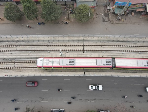 [Video] Đoàn tàu đầu tiên tuyến đường sắt đô thị Nhổn - Ga Hà Nội lăn bánh