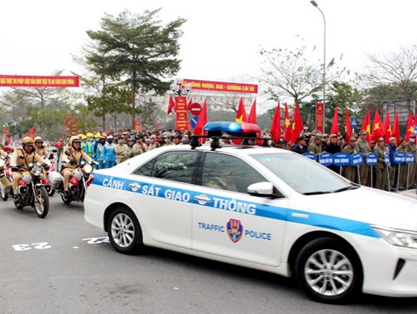 Quận Hoàng Mai ra quân đợt cao điểm đảm bảo trật tự, an toàn giao thông dịp Tết Nguyên đán