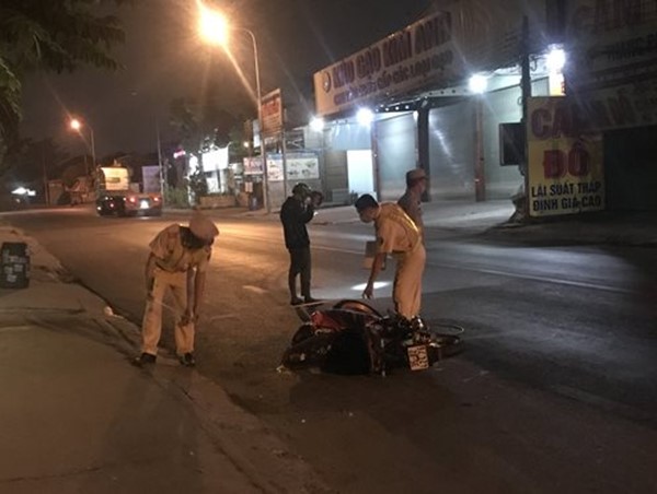 Tai nạn giao thông mới nhất hôm nay 22/1: Xe máy va chạm với xe đầu kéo, tài xế tử vong