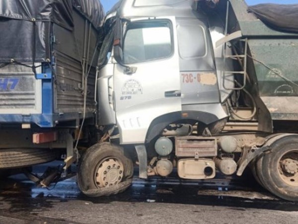 Tai nạn giao thông ở Quảng Bình, Quốc lộ 1 ùn tắc 3km cả 2 chiều