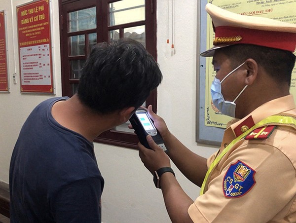 “Dính” cả nồng độ cồn và ma túy, tài xế bị phạt 70 triệu đồng