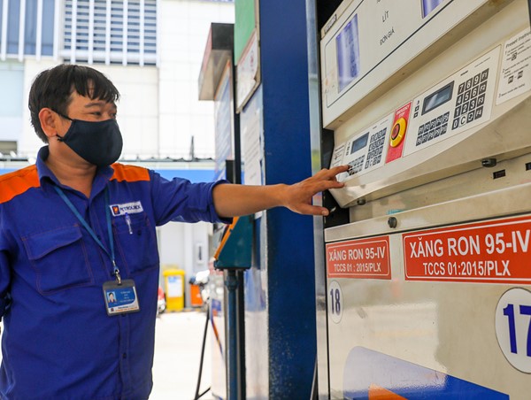 Ngày mai (26/1), giá xăng sẽ tiếp tục tăng?