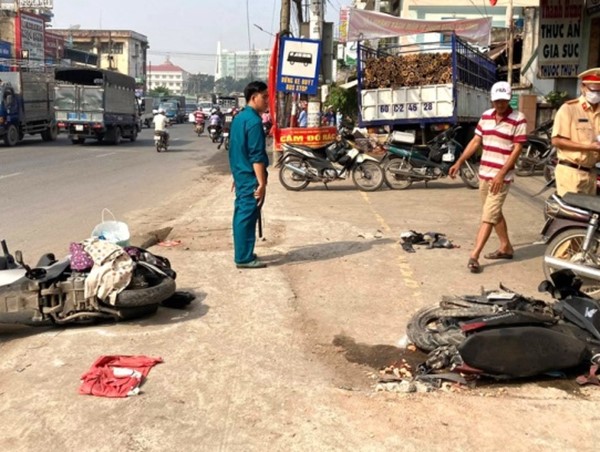 Xe tải gây tai nạn liên hoàn rồi lao vào nhà dân