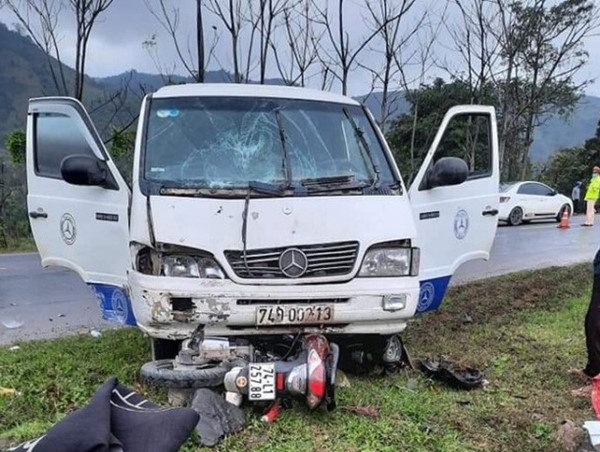 Tai nạn giao thông mới nhất hôm nay 27/1: Ô tô cuốn xe máy vào gầm, 1 phụ nữ tử vong