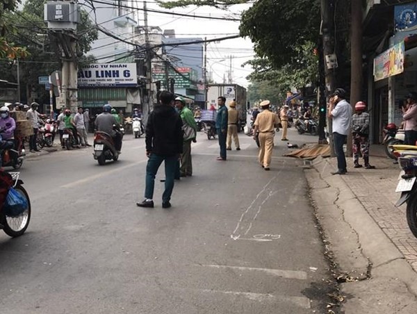 Tông vào cột điện, tài xế xe máy tử vong