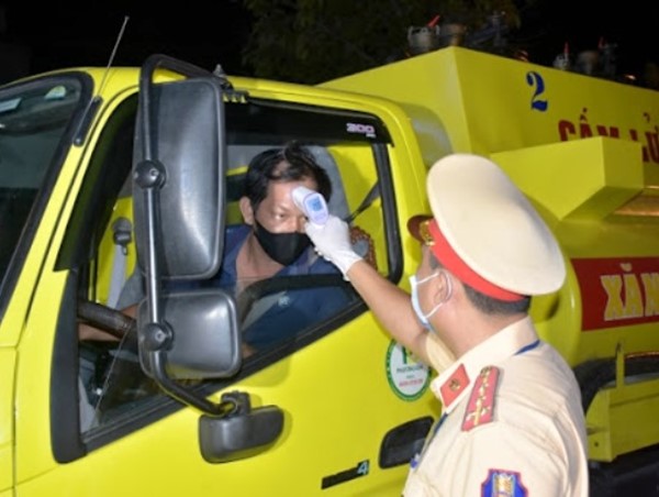Covid-19 bùng phát cận Tết, tuần tra, kiểm soát vi phạm giao thông thay đổi như thế nào?
