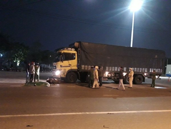 Va chạm xe tải, 2 người trên xe máy tử vong thương tâm