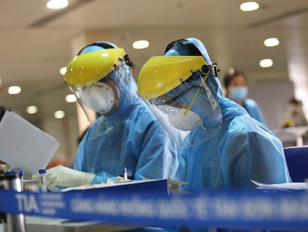 TP Hồ Chí Minh xét nghiệm Covid-19 toàn bộ nhân viên sân bay Tân Sơn Nhất