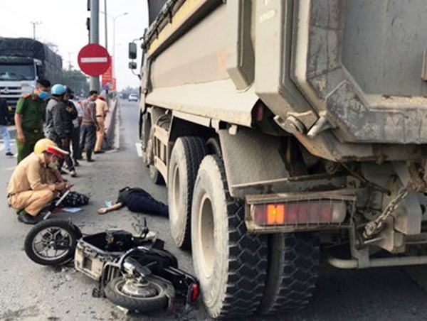 Tai nạn giao thông mới nhất hôm nay 31/1: Nữ sinh lớp 9 tử vong thương tâm dưới bánh xe tải