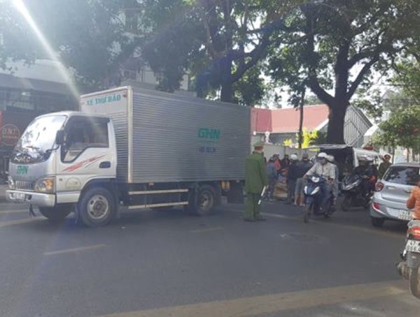 Va chạm với xe thư báo, người phụ nữ tử vong tại chỗ