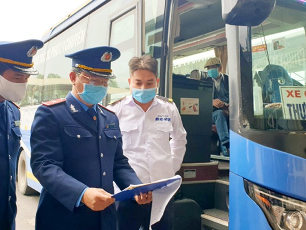 Kiểm soát chặt khách đi lại dịp Tết để phòng dịch Covid-19 tại bến xe Yên Nghĩa