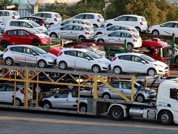Lượng ô tô nhập khẩu giảm mạnh