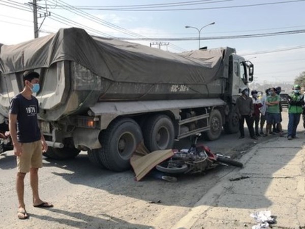 Tai nạn giao thông mới nhất hôm nay 2/2: Gặp tai nạn khi đi chụp ảnh Tết, thiếu nữ 16 tuổi tử vong