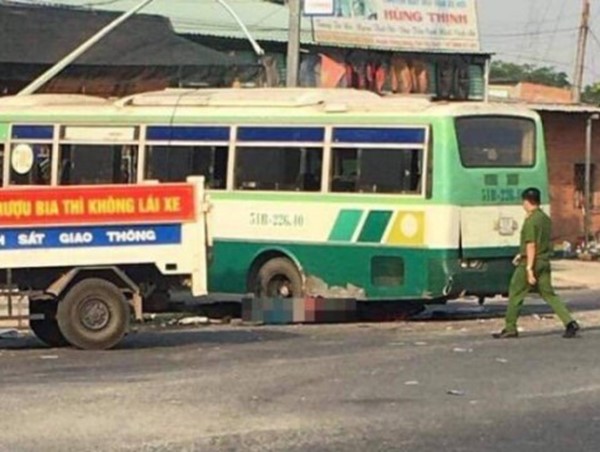 Xe buýt va chạm xe máy, một người tử vong tại chỗ